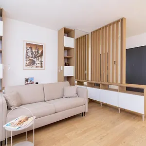 Studio With Ac Czarnowiejska By Renters , Kraków Polska
